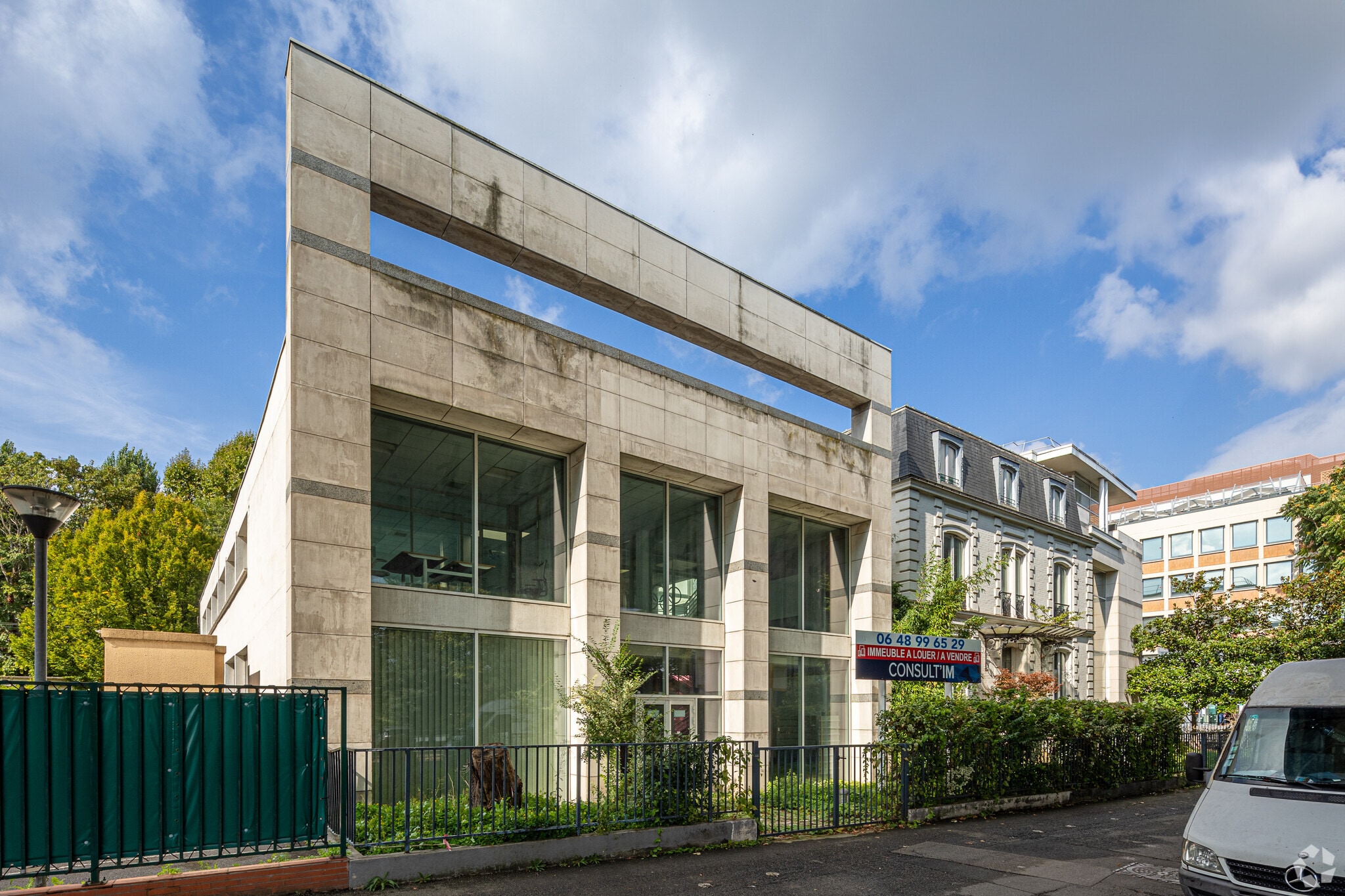 Office in Saint-Cloud for sale Building Photo- Image 1 of 21