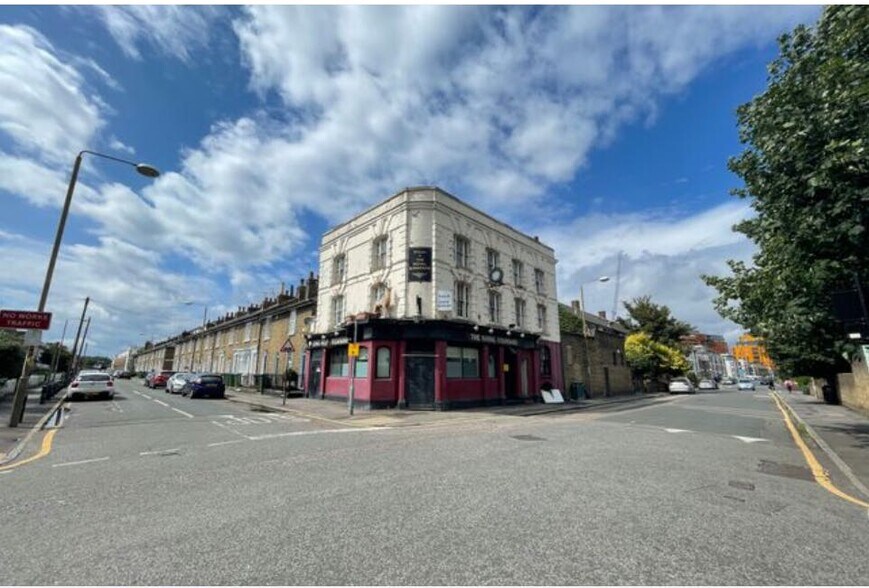 67 Pelton Rd, London for sale - Primary Photo - Image 1 of 1