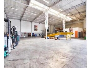 Light Industrial in Saint-Priest to rent Interior Photo- Image 2 of 6