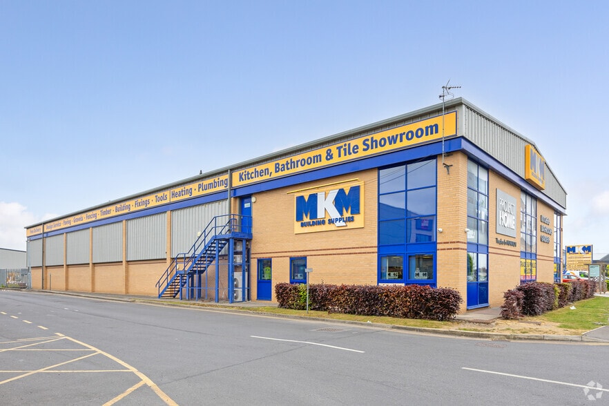 MKM BUILDING SUPPLIES portfolio of 2 properties for sale on LoopNet.co.uk - Building Photo - Image 2 of 3