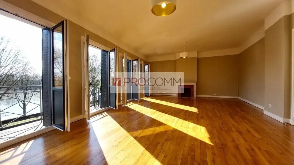 Office in Saint-Cyr-sur-Loire for sale Interior Photo- Image 1 of 6