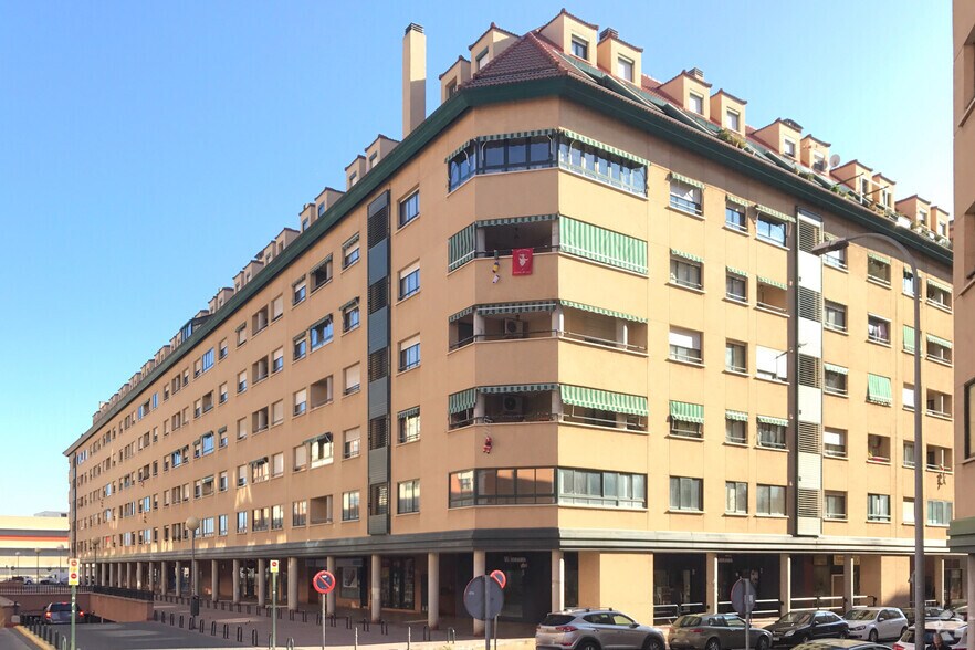 Retail in Alcalá de Henares, Madrid to rent - Building Photo - Image 2 of 2