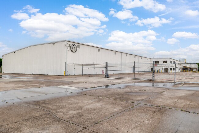 More details for 350 Garden Acres Dr, Fort Worth, TX - Industrial to Rent
