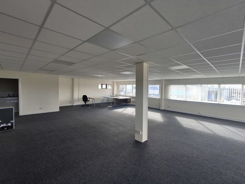 6 Munro Rd, Stirling to rent - Building Photo - Image 1 of 3