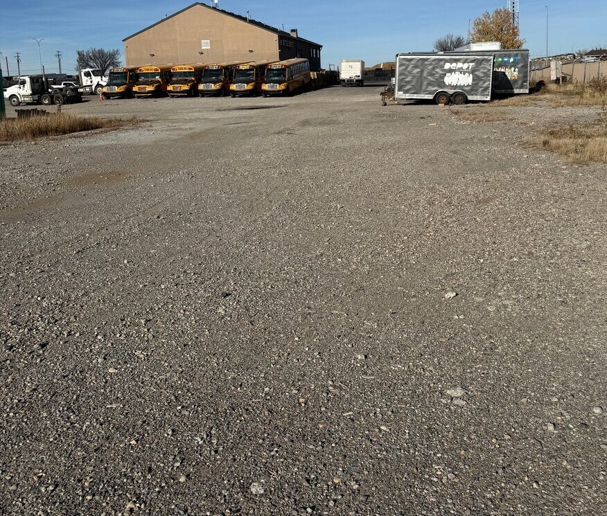 4207 80 Ave NE, Calgary, AB to rent Building Photo- Image 1 of 7