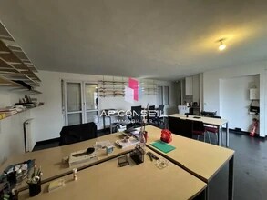 Office in Versailles to rent Interior Photo- Image 2 of 3