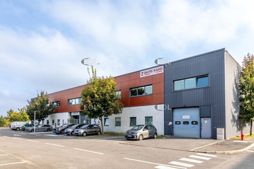 Light Industrial in Taverny to rent - Building Photo - Image 1 of 8