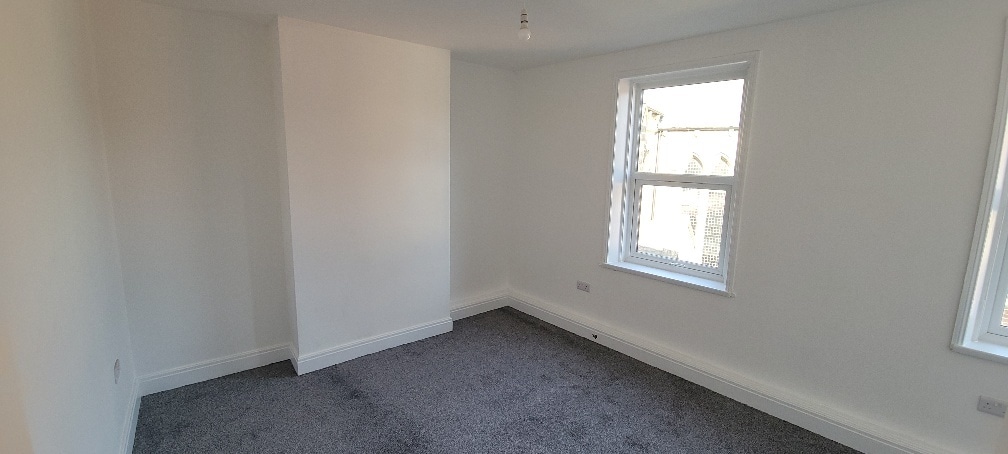 10-10A North Ln, Leeds to rent Interior Photo- Image 1 of 9