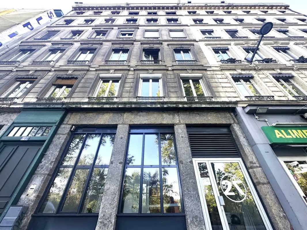 Office in Lyon for sale Building Photo- Image 1 of 5