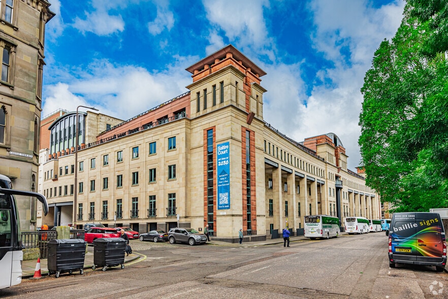 20 Castle Ter, Edinburgh to rent - Building Photo - Image 2 of 3