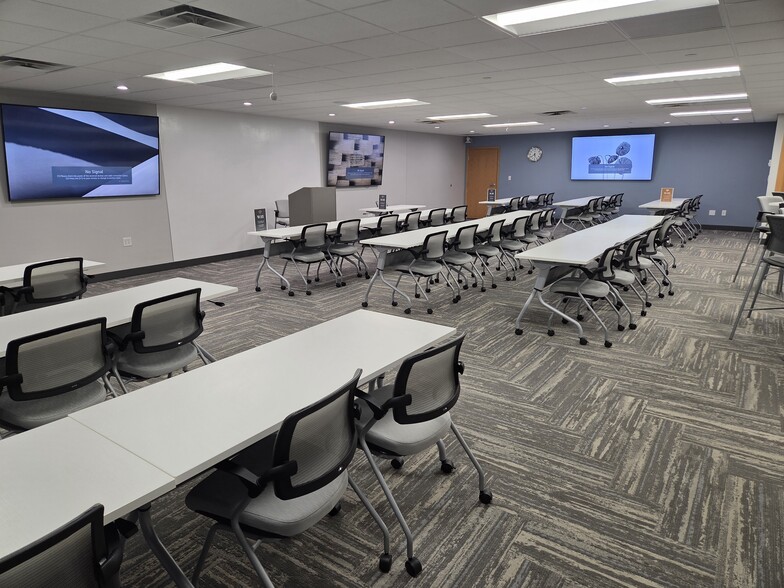 3050 Metro Dr, Bloomington, MN to rent - Interior Photo - Image 2 of 6