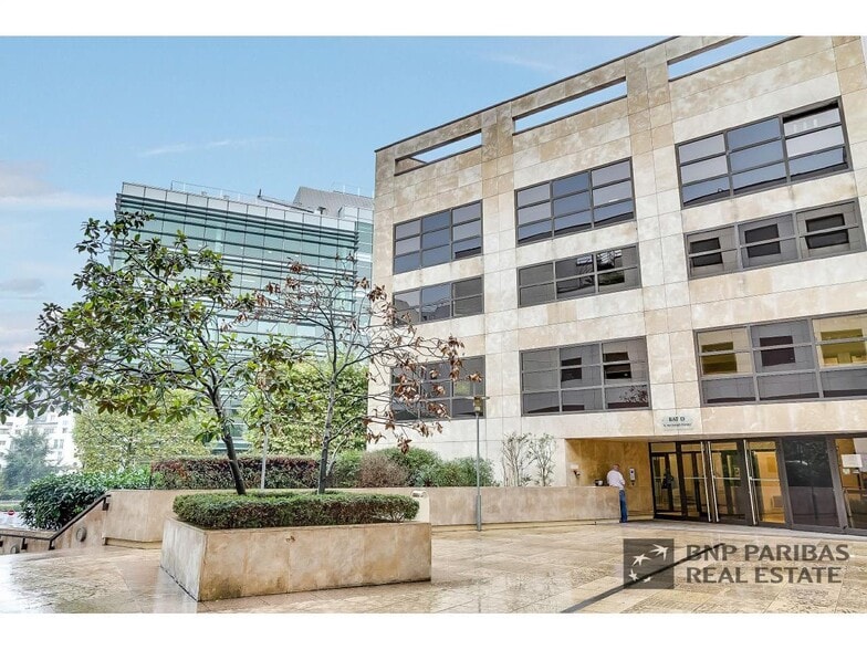 2 Rue Joseph Monier, Rueil-Malmaison to rent - Building Photo - Image 1 of 18