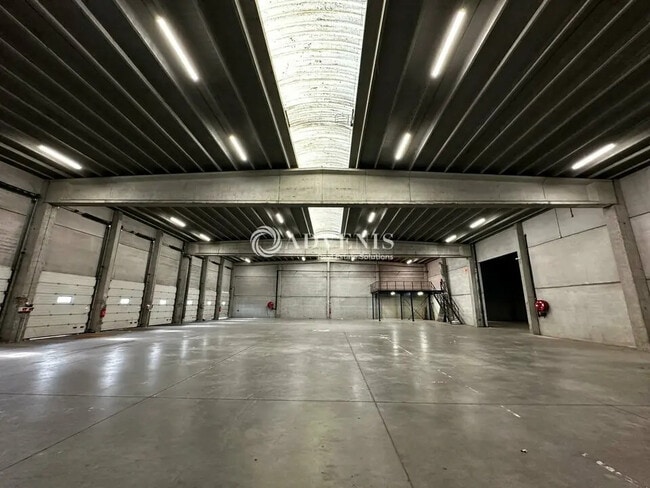 Vente Entrepôt 2 500 m²
