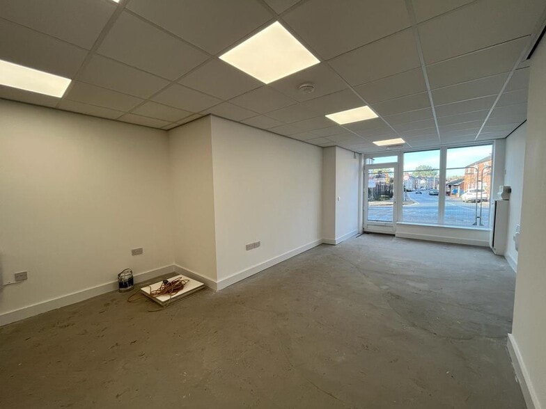 43 St Helens Rd, Leigh to rent - Interior Photo - Image 3 of 13