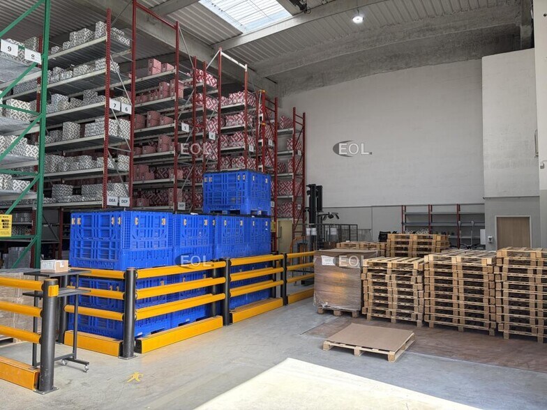 Industrial in Gennevilliers to rent - Interior Photo - Image 3 of 9