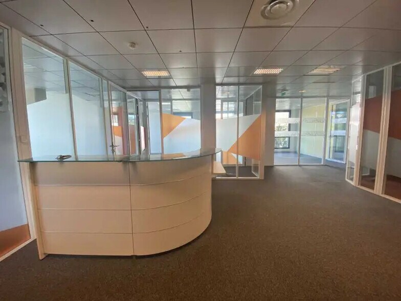 Office in Lyon to rent - Building Photo - Image 3 of 12