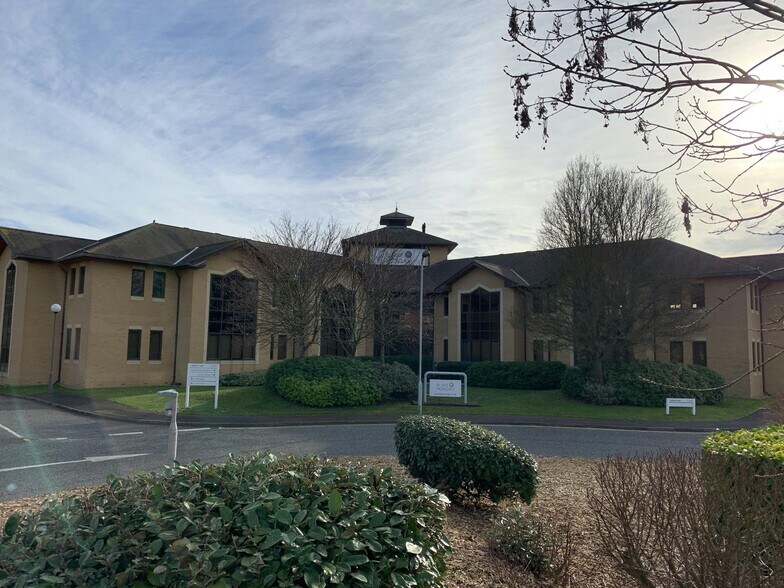 Compass Rd, Portsmouth to rent - Building Photo - Image 3 of 19