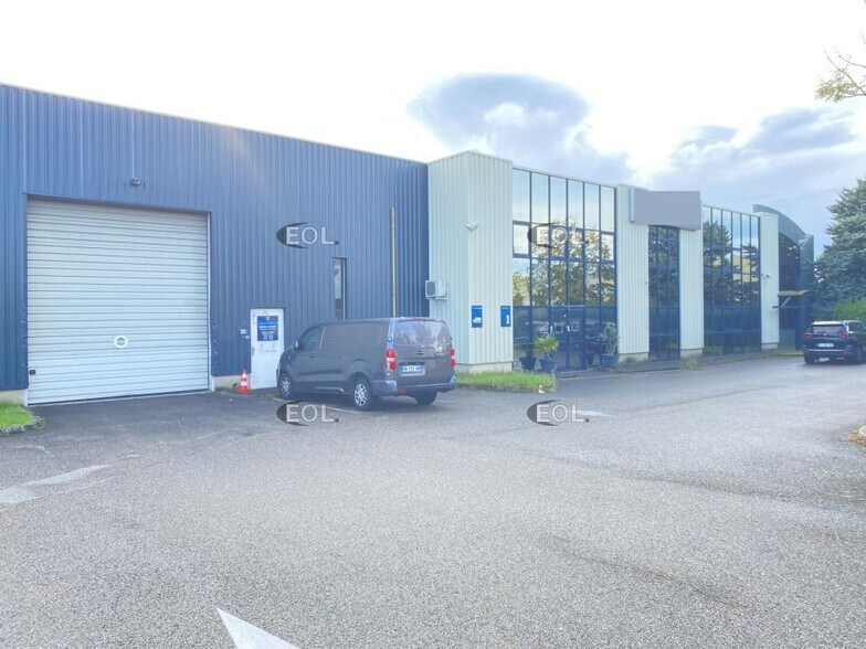 Industrial in Genas to rent - Building Photo - Image 1 of 20