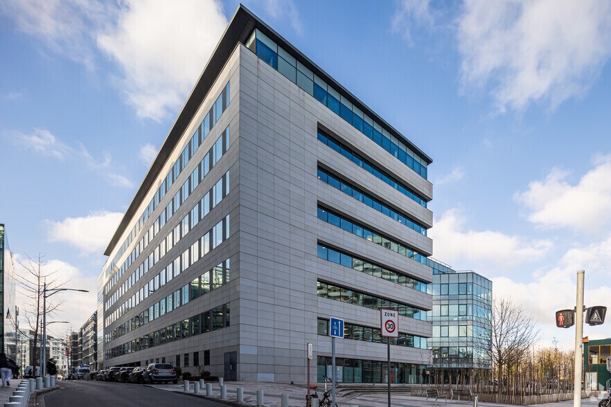 65 Rue Camille Desmoulins, Issy-les-Moulineaux to rent - Building Photo - Image 2 of 8