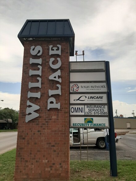 174 S Willis St, Abilene, TX for rent - Building Photo - Image 2 of 34