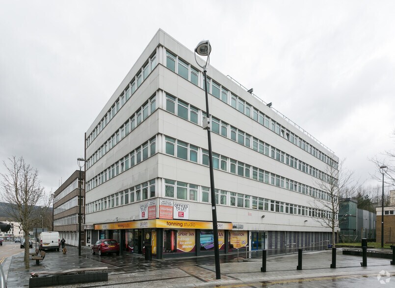 1-4 Castle St, Merthyr Tydfil to rent - Building Photo - Image 2 of 8