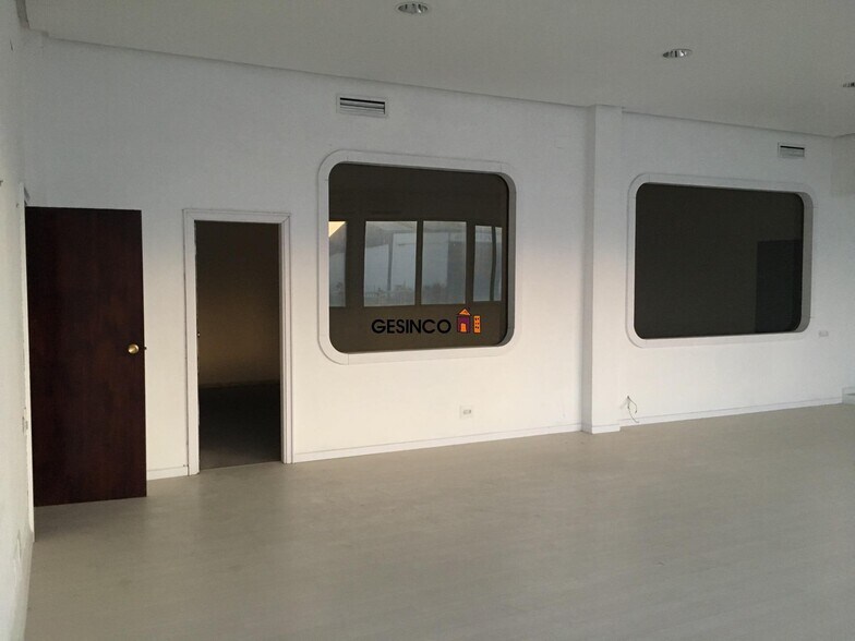 Retail in Ontinyent, Valencia to rent - Building Photo - Image 2 of 9