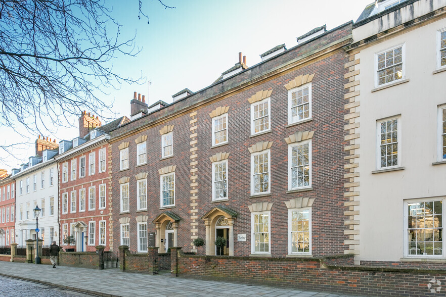 40 Queen Sq, Bristol for rent - Primary Photo - Image 1 of 3