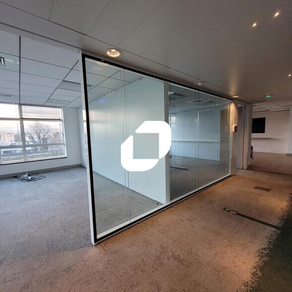 Office in Issy-les-Moulineaux to rent - Interior Photo - Image 3 of 10