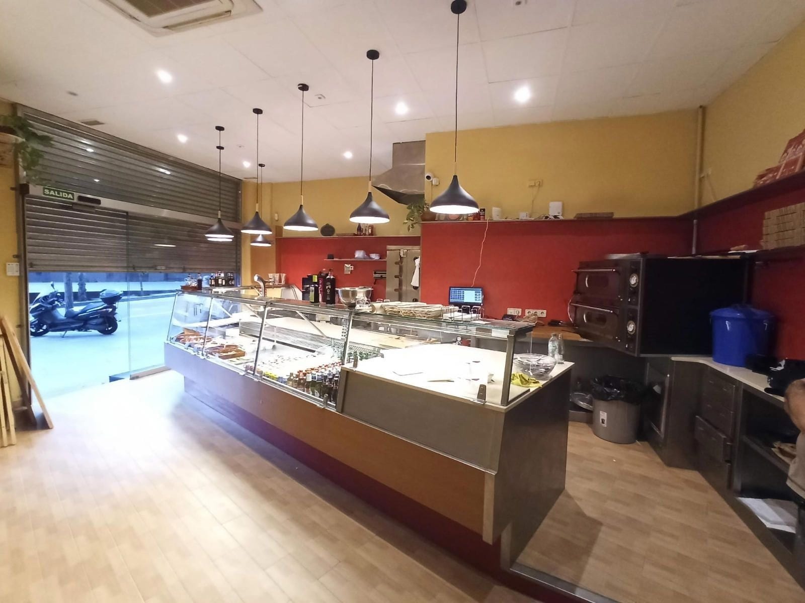 Retail in Barcelona, Barcelona to rent Interior Photo- Image 1 of 9