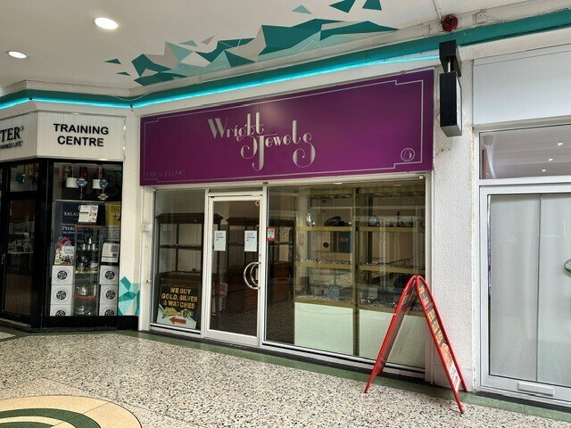 1-32 Quadrant Arcade, Romford to rent Interior Photo- Image 1 of 3