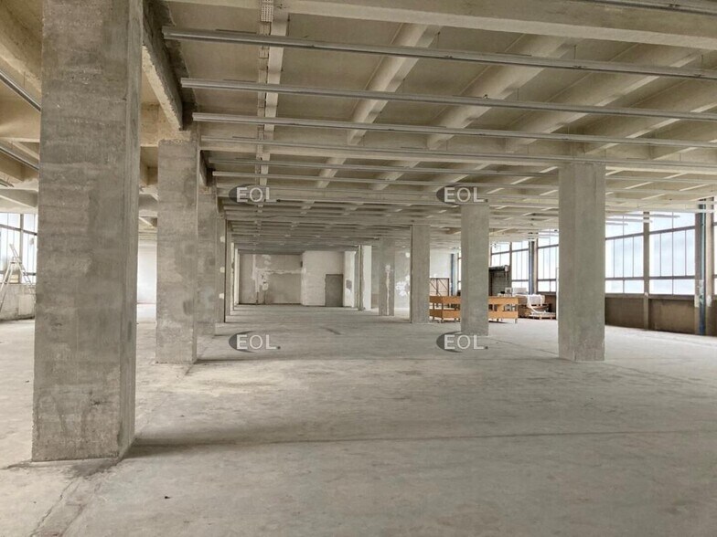 Industrial in Montrouge to rent - Interior Photo - Image 3 of 4