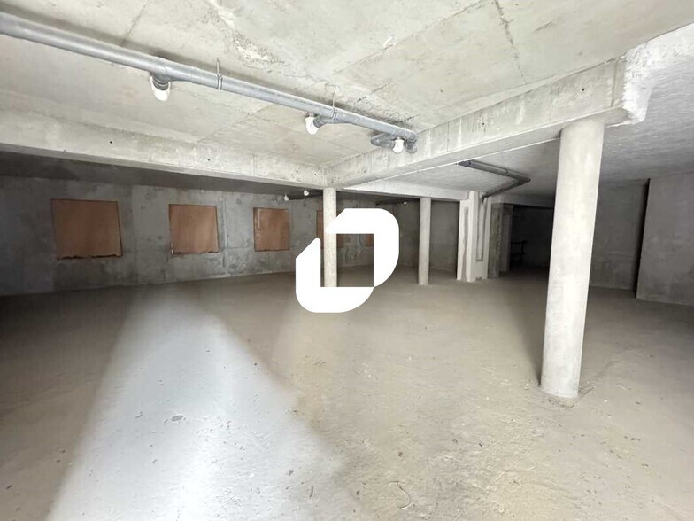 Office in Vanves to rent - Building Photo - Image 2 of 9