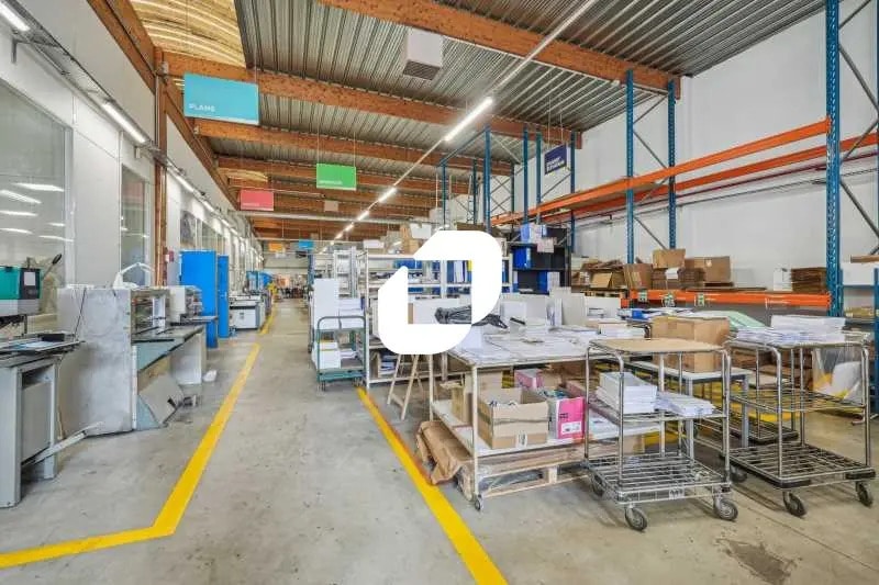 Light Industrial in Colombes to rent Interior Photo- Image 1 of 18