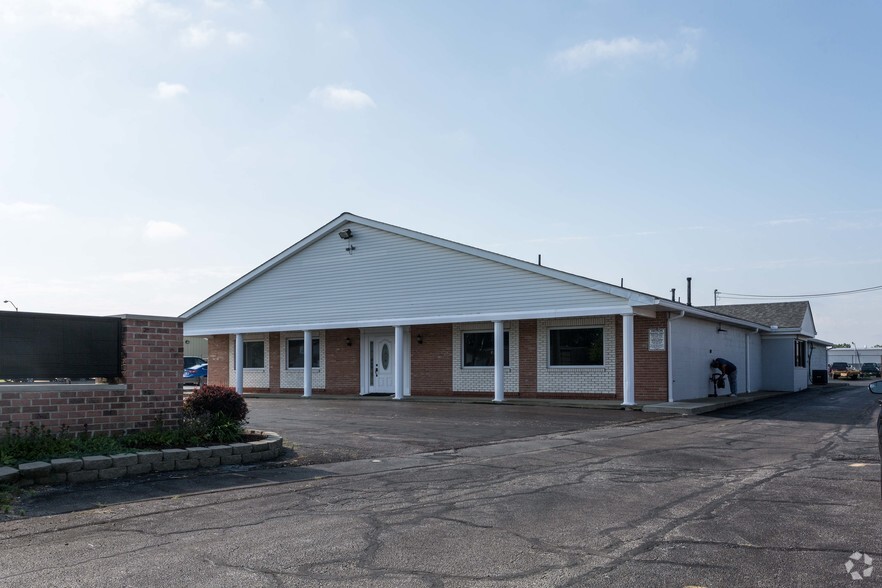 1131 E Broad St, Elyria, OH for rent - Building Photo - Image 1 of 15