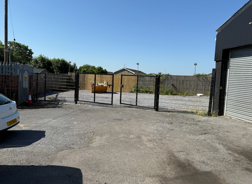 30 Danlan Rd, Burry Port for sale - Building Photo - Image 2 of 5