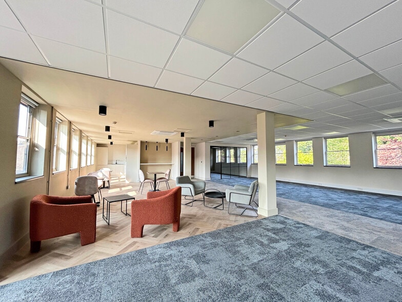 Heyes Ln, Alderley Edge to rent - Building Photo - Image 2 of 4