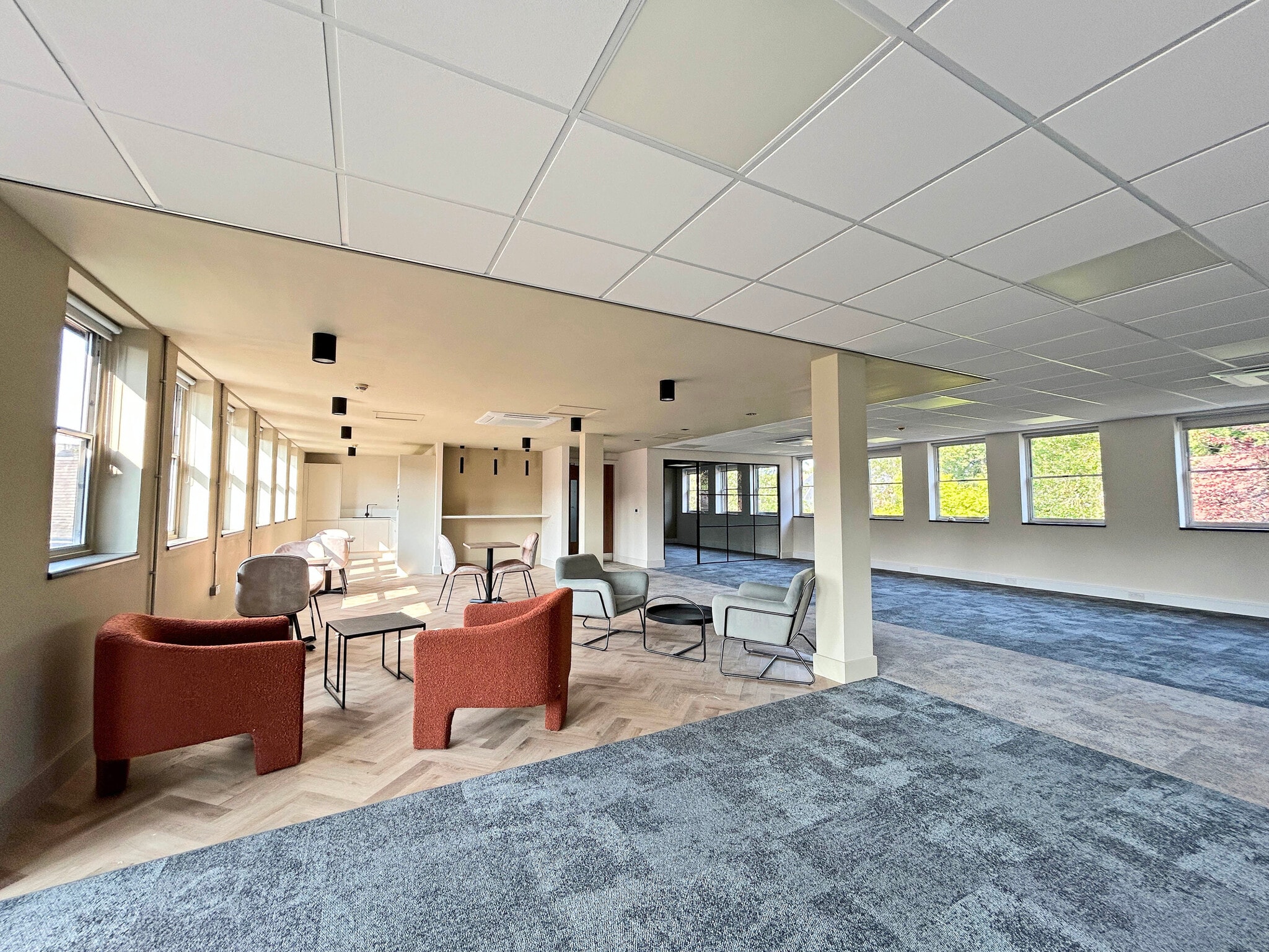 Heyes Ln, Alderley Edge to rent Building Photo- Image 1 of 9