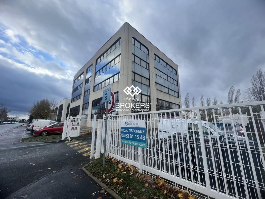 Office in Villebon-sur-Yvette to rent Building Photo- Image 1 of 9