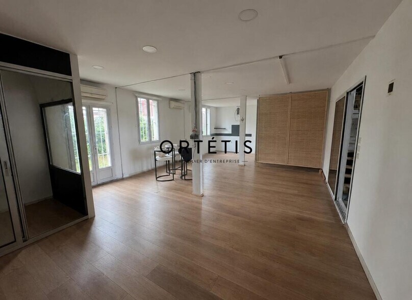 11 Rue Du Négoce, Saint-Orens-de-Gameville to rent - Interior Photo - Image 3 of 5