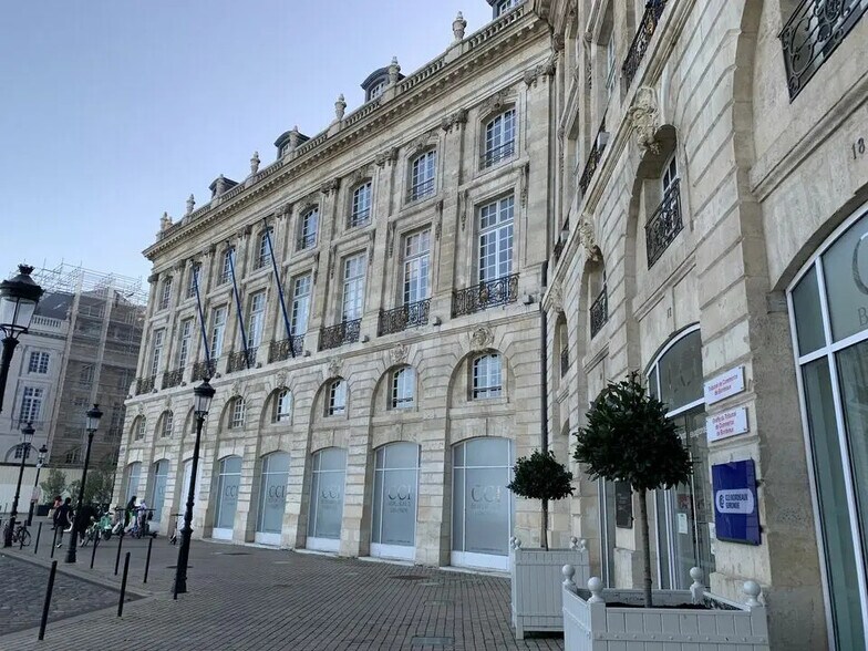 Office in Bordeaux to rent - Building Photo - Image 2 of 8
