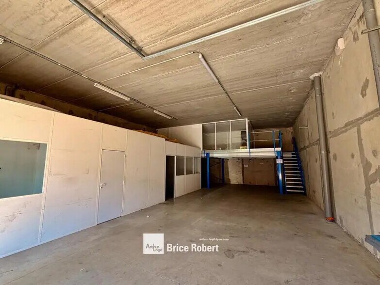 147 Avenue Marcel Merieux, Brignais for sale - Interior Photo - Image 2 of 14