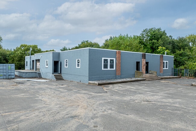 More details for 195 W Newberry Rd, Bloomfield, CT - Industrial for Sale