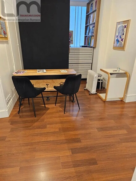 Retail in Paris to rent - Interior Photo - Image 2 of 4