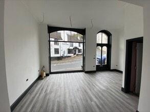 8 Worcester Rd, Malvern to rent Interior Photo- Image 2 of 9