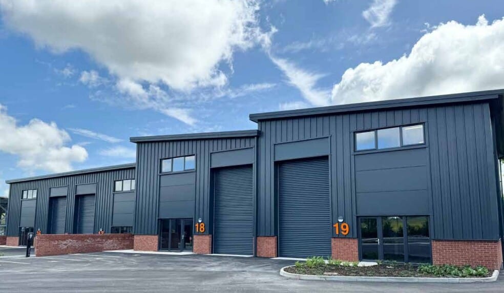Knowle Ln, Eastleigh to rent - Building Photo - Image 2 of 5