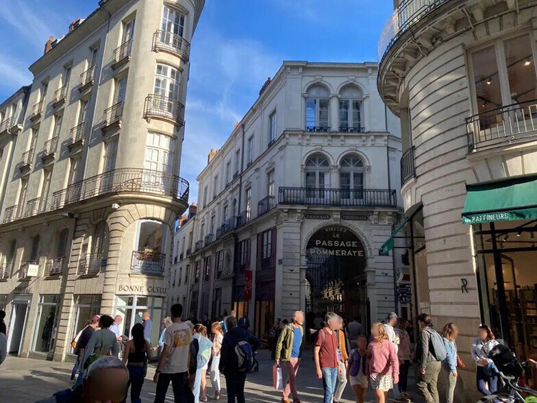 Retail in Nantes to rent - Building Photo - Image 3 of 11