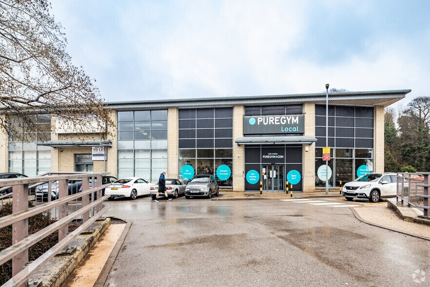 Unit D Glossop Brook Rd, Glossop to rent - Building Photo - Image 2 of 3