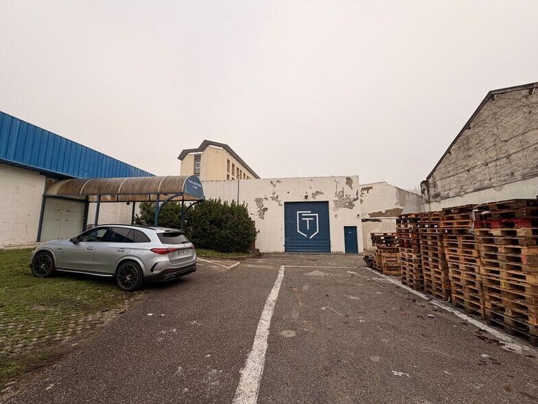 Light Industrial in Villeurbanne to rent - Building Photo - Image 1 of 10