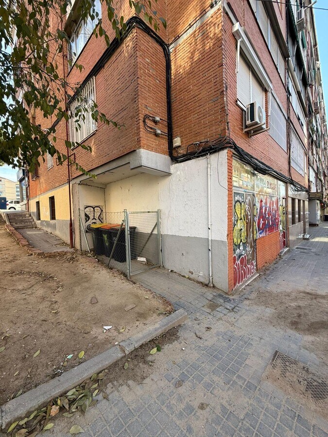 Madrid, MAD 28047 - Unit A -  - Interior Photo - Image 1 of 5