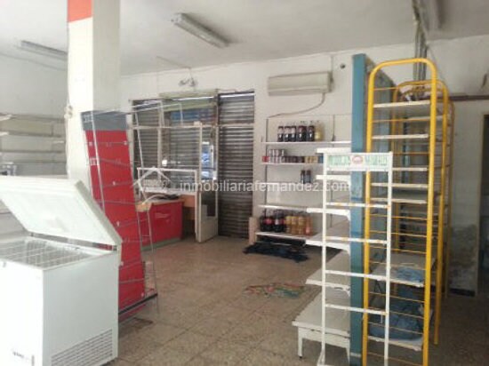 Retail in Cáceres, Cáceres to rent - Building Photo - Image 2 of 7